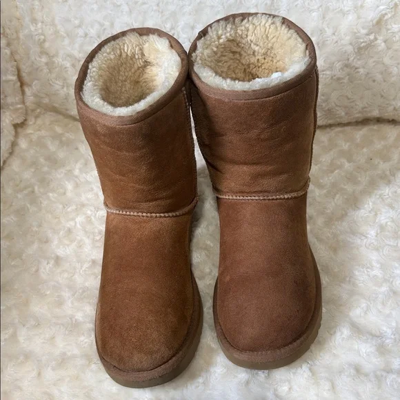 UGG CLASSIC SHORT BOOTS - Picture 4 of 11